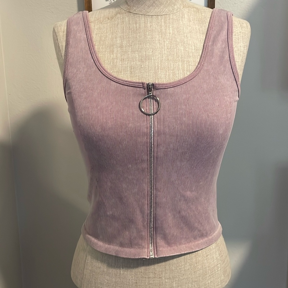 “Bella Seamless” Purple ribbed tank top with ring zipper